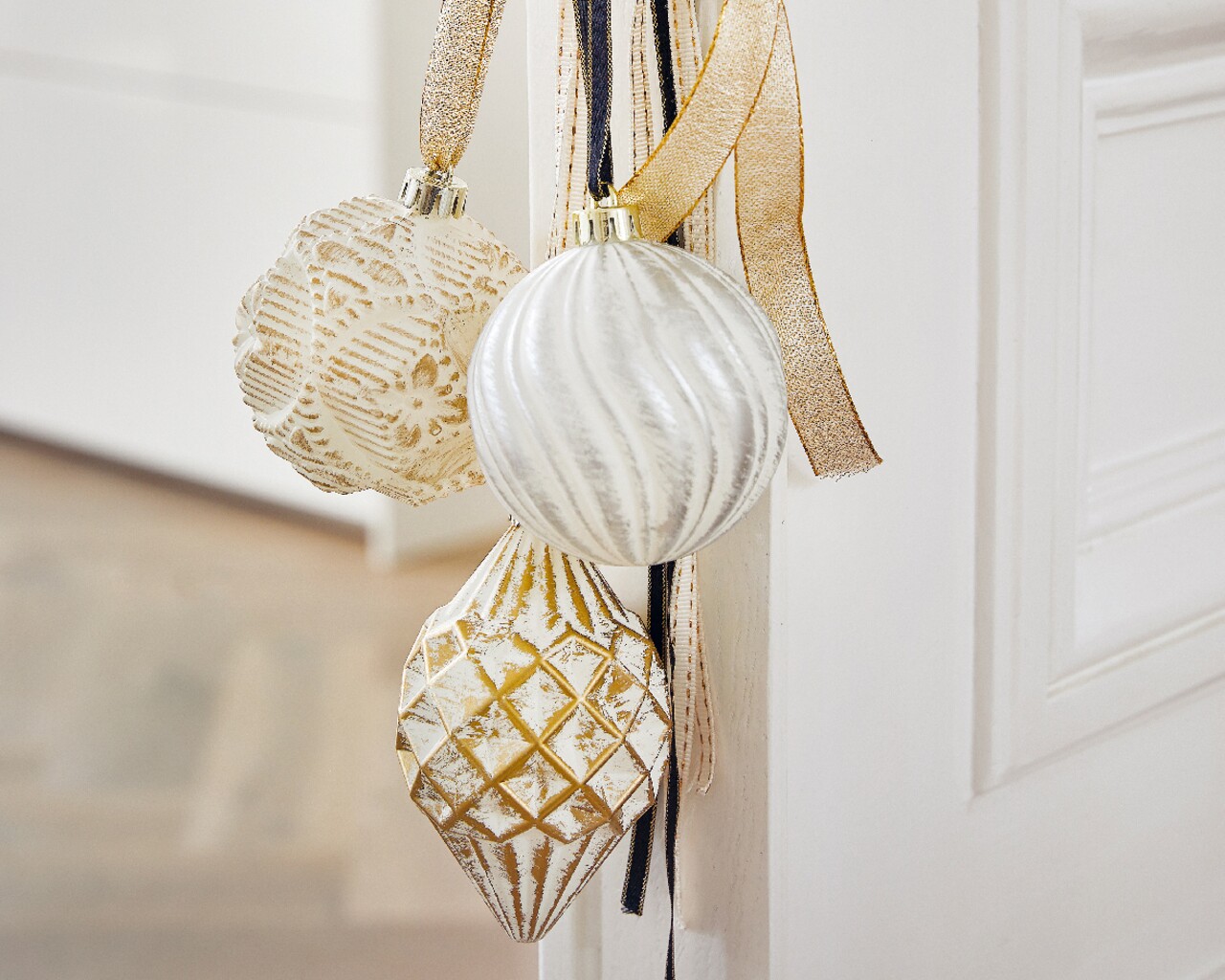 Paint 9 db Díszgömb, Decoris, műanyag, fehér/aranyszín