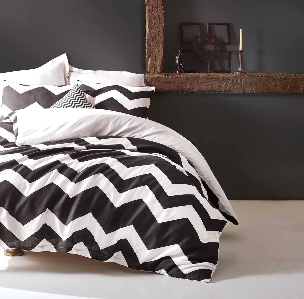 King (EU) BigZigzag Kétszemélyes ágynemű, EnLora Home, 3 piese, 260x220 cm, kevert pamut, fehér/fekete