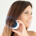 Ionos hajkefe InnovaGoods Brush masszázzsal, elemekkel, 12 x 5 cm