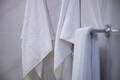 2 db testtörlő készlet, Greek Border Boutique, 70 x 140 cm, 100% kártolt pamut, 500 gr/nm, fehér